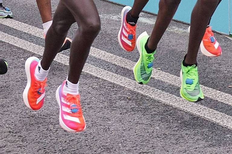 Eliud Kipchoge correu os 42,195 quilómetros em 1 hora, 59 minutos e 40  segundos, Notícias 24